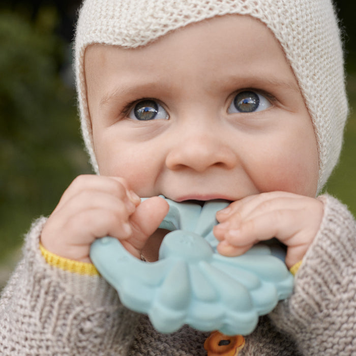 cam-cam-copenhagen-flower-teether-petroleum-cam-1035-03