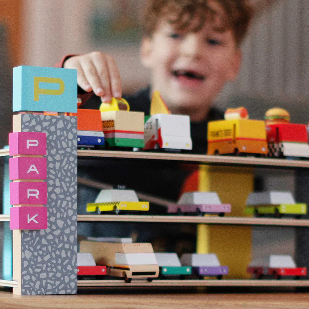 candylab-candycar-magnetic-garage