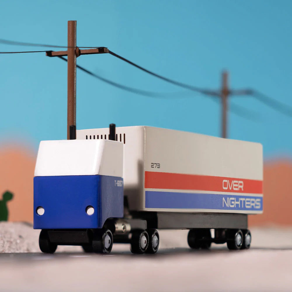 candylab-candytruck-overnighters-semi-truck