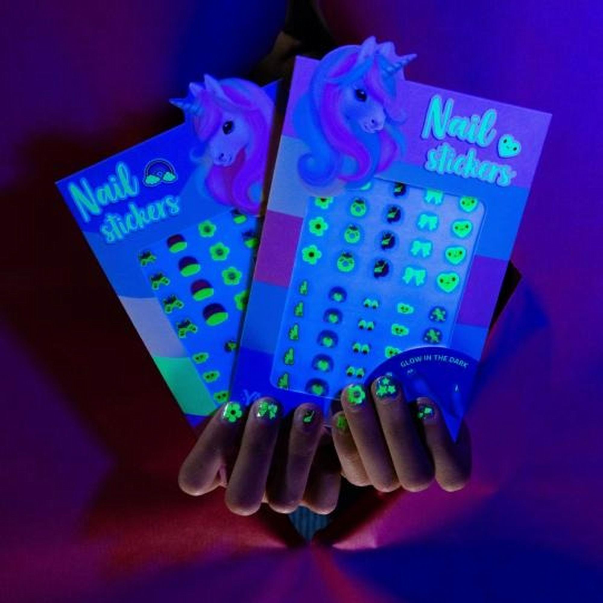 depesche-ylvi-nail-sticker-glow-in-the-dark-beauty-care-depe-0013072-05