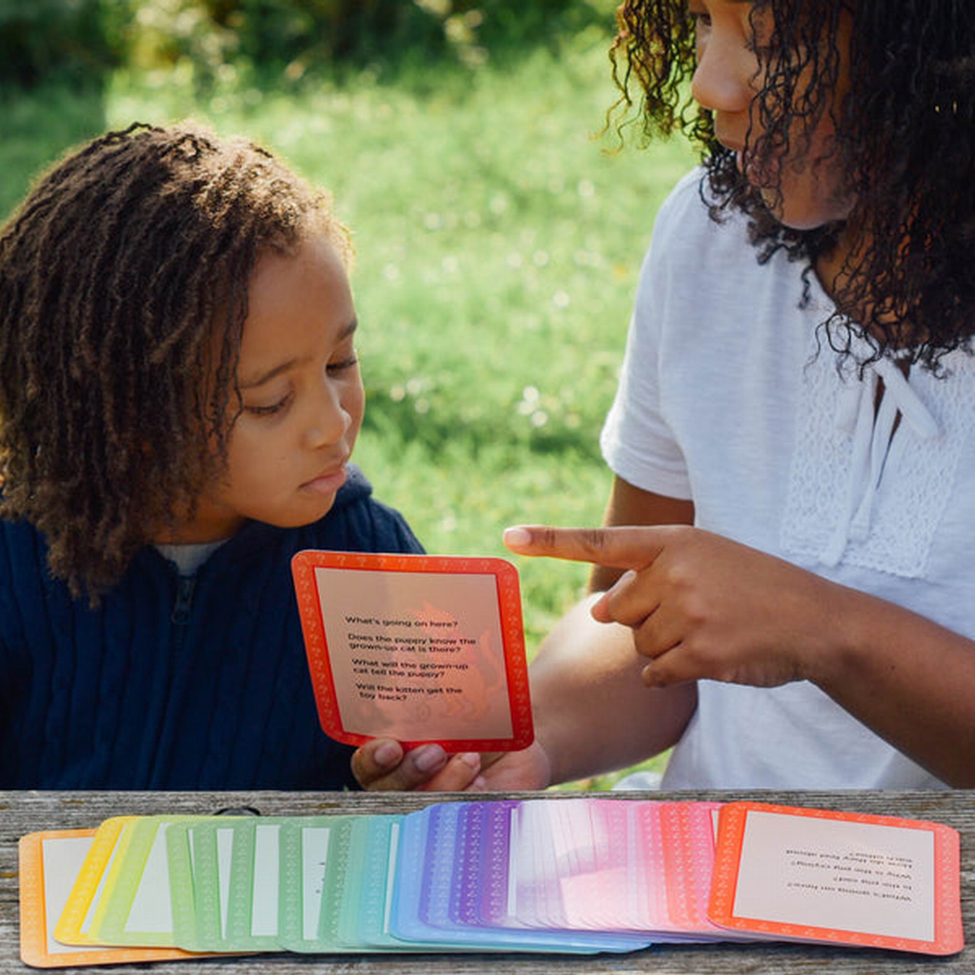 eeboo-what-s-going-on-here-conversation-cards-new-packaging-play-toy-eebo-flwgo-04