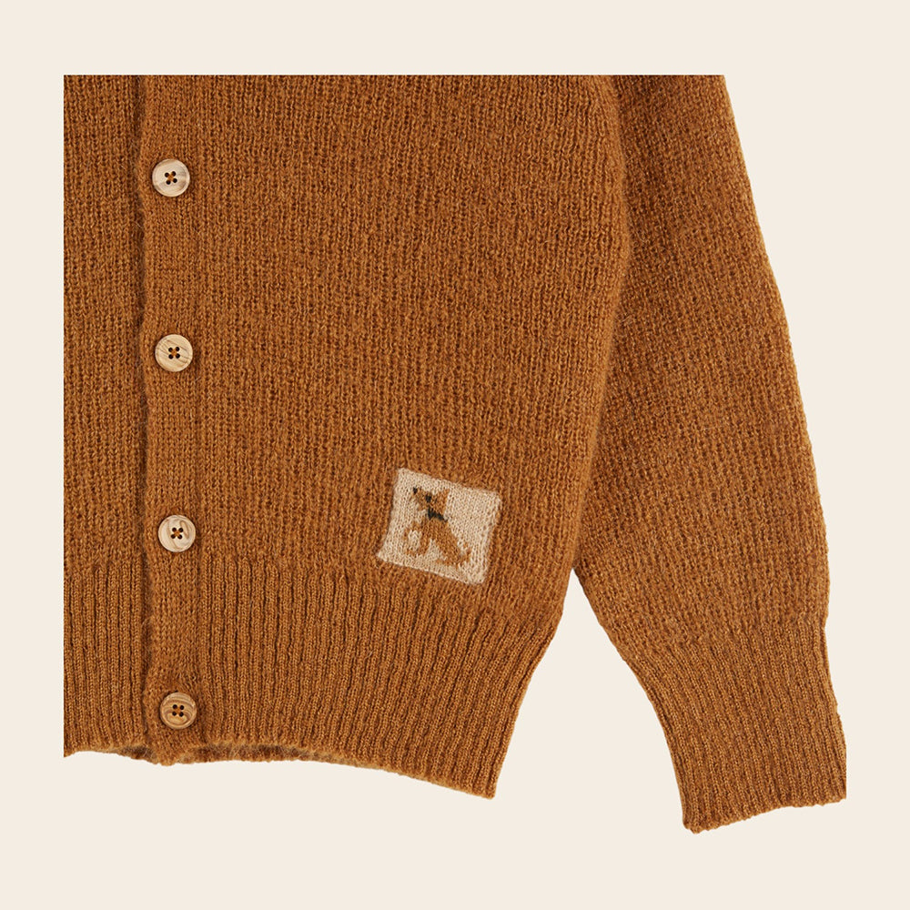 emile-et-ida-cardigan-patch-caramel-clothing-wear-fashion-eei-w26ae232-caram-02a