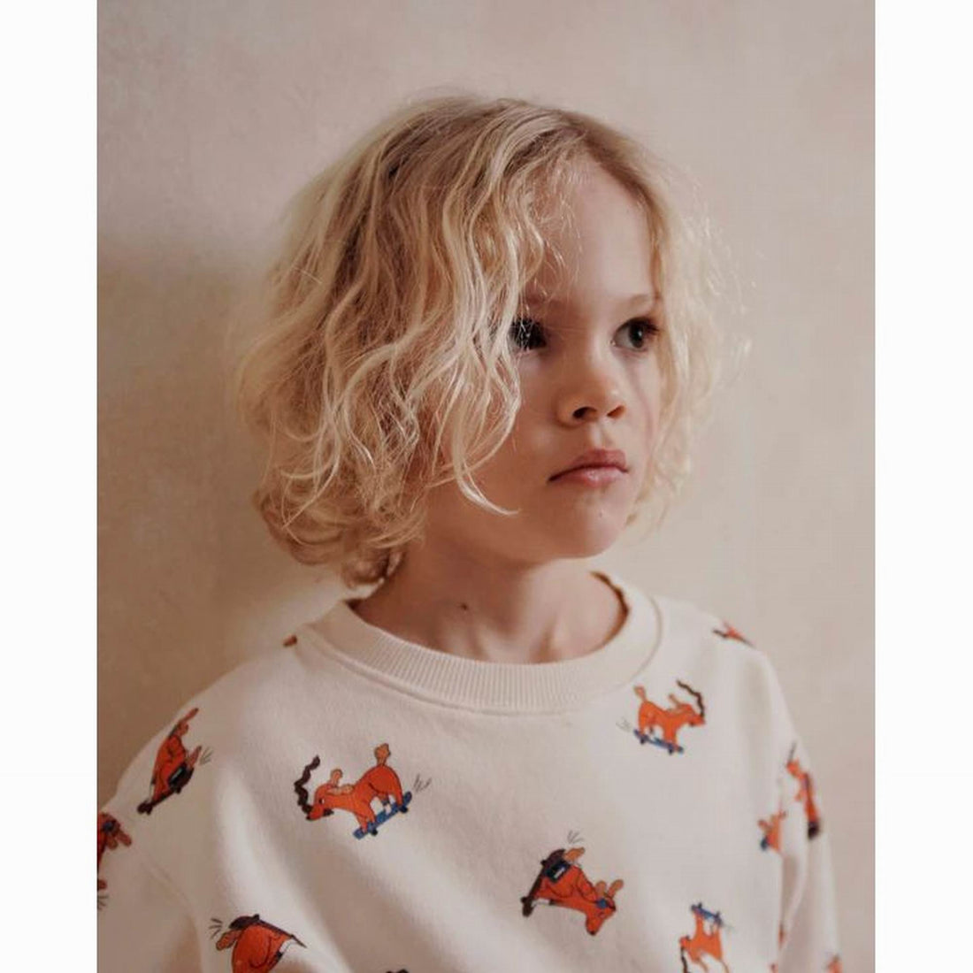 emile-et-ida-skating-dog-fleece-sweatshirt-creme-chien-clothing-wear-fashion-eei-w24aa101-cc-12m-03