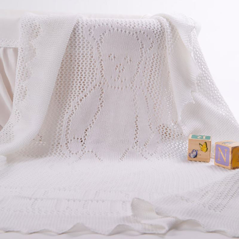 G.H. Hurt & Son ホワイトブランケット G.H.Hurt & Son Teddy Alphabet Baby Shawl - White – Petit Bazaar