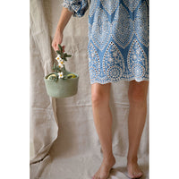 gry-sif-basket-w-flower-garland-h11xdia18cm