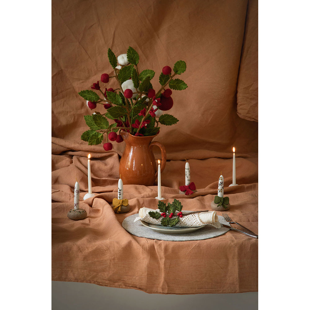 gry-sif-candle-in-holder-w-embroidered-bows-12cmxdia6-5cm