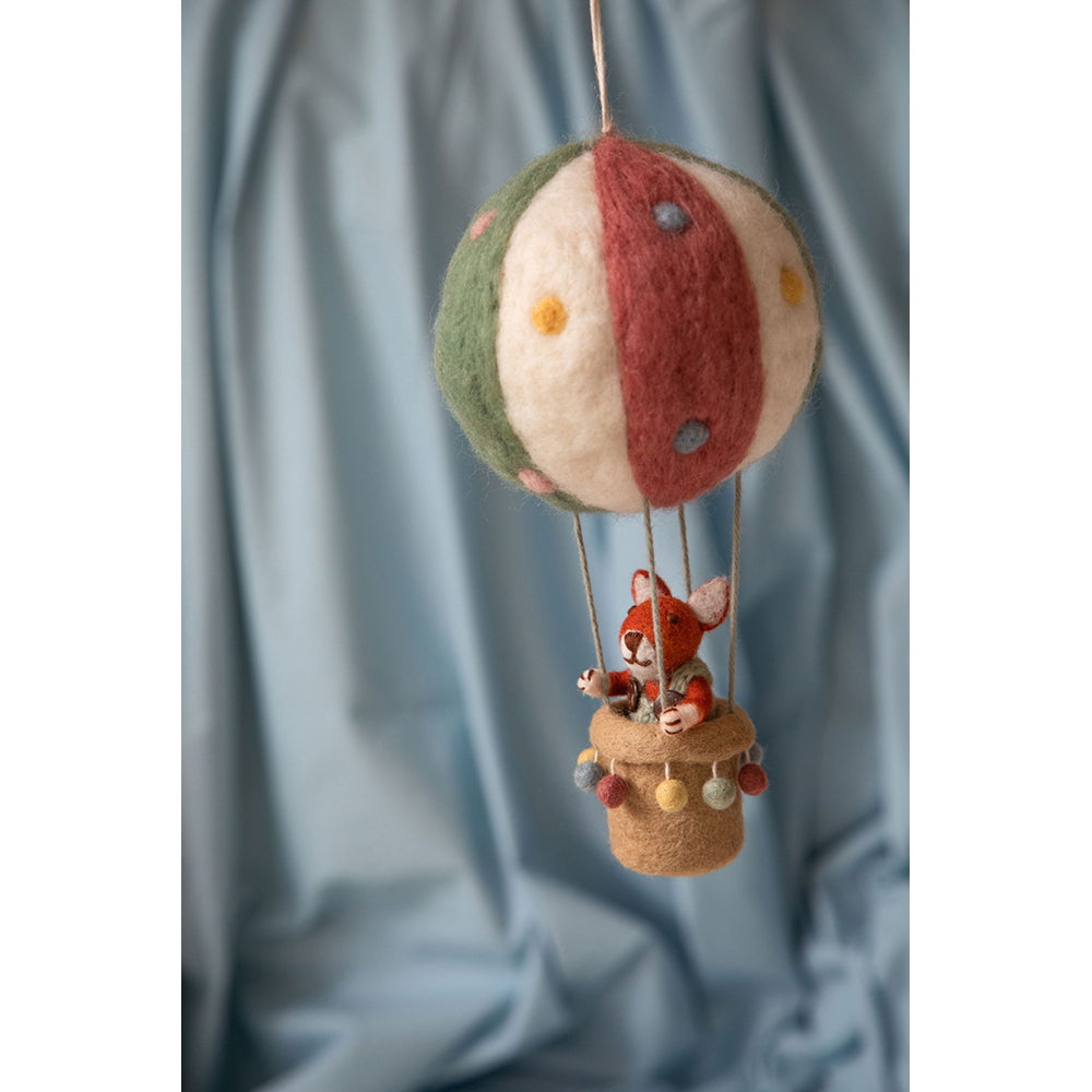 gry-sif-hot-air-balloon-w-fox-in-green-pants-25cmx15cm