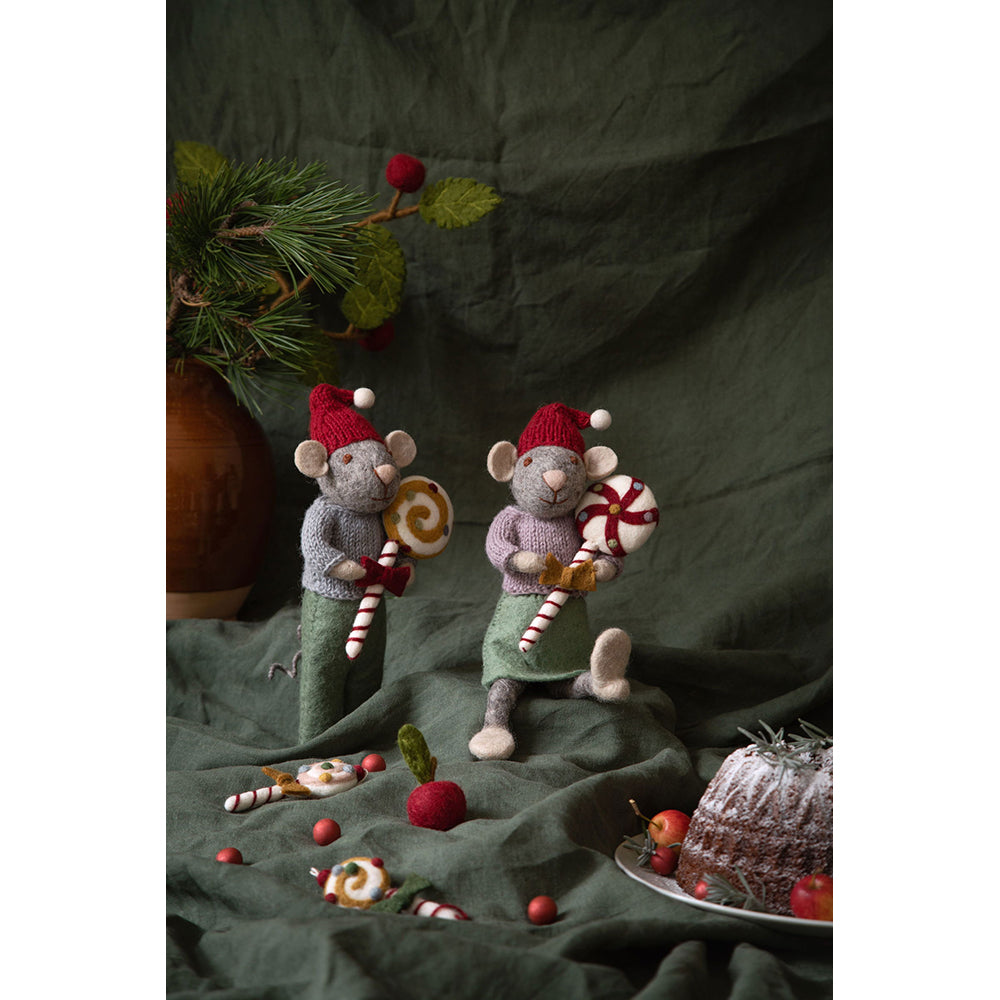 gry-sif-medium-grey-boy-mouse-w-christmas-candy-27cm