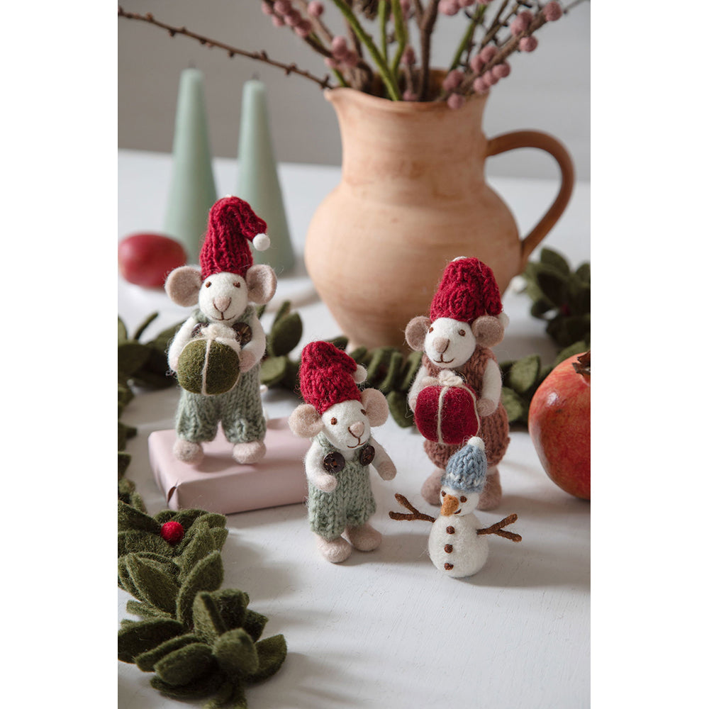 gry-sif-mini-white-mouse-w-green-pants-8cm