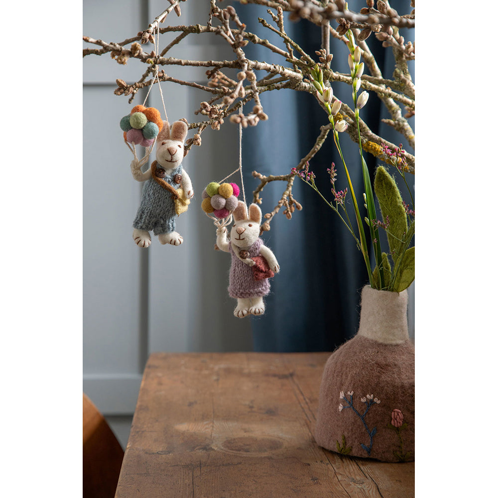 gry-sif-white-bunny-girl-with-lavender-dress-and-balloons-15cm