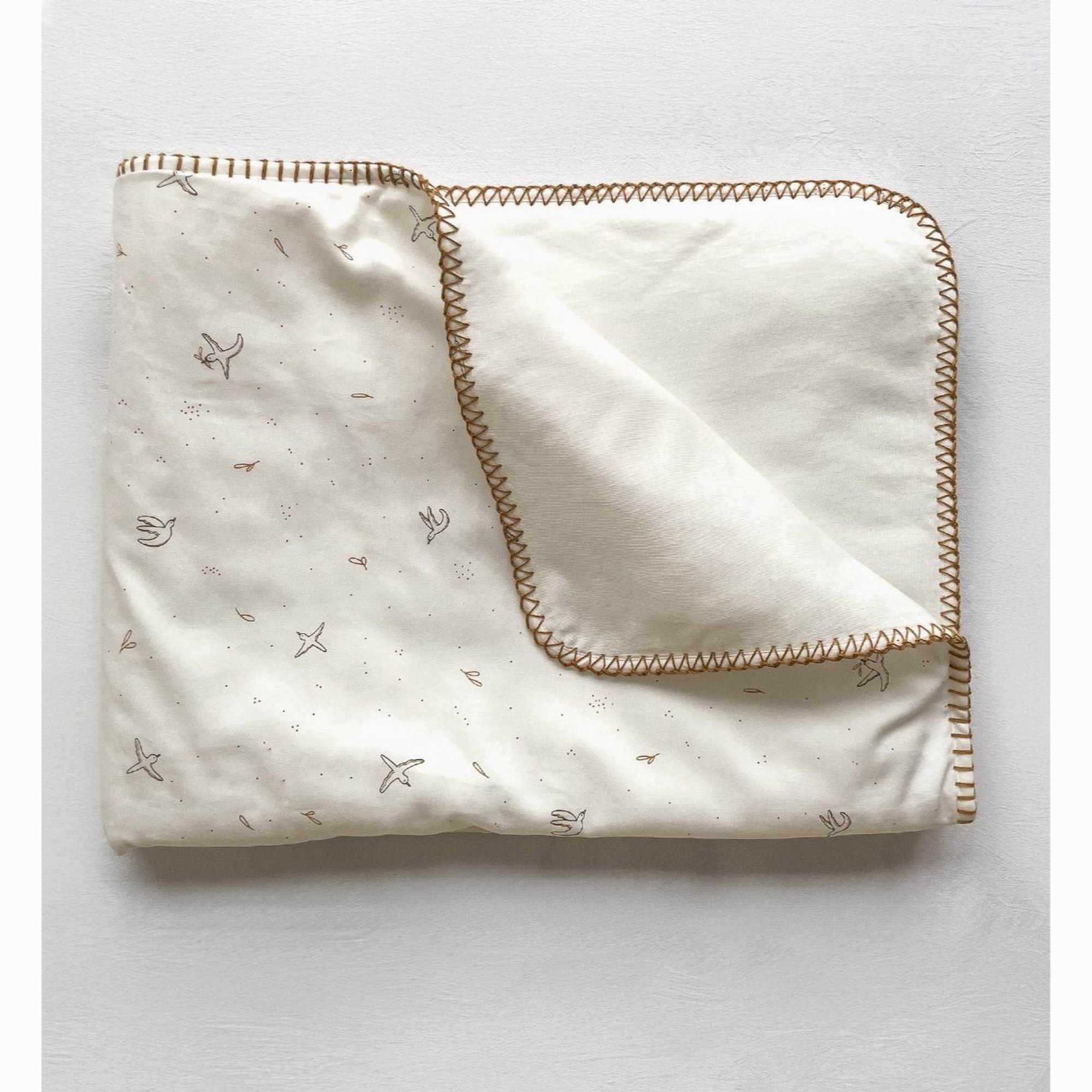 kadolis-quilted-baby-blanket-l-envol-e-amber-baby-nursery-kado-couv75100envamb-02
