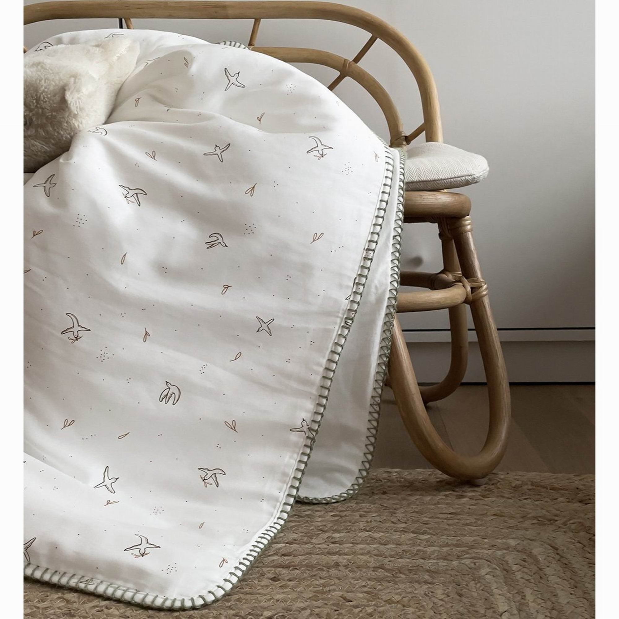 kadolis-quilted-baby-blanket-l-envol-e-cypress-green-baby-nursery-kado-couv75100envcyp-05