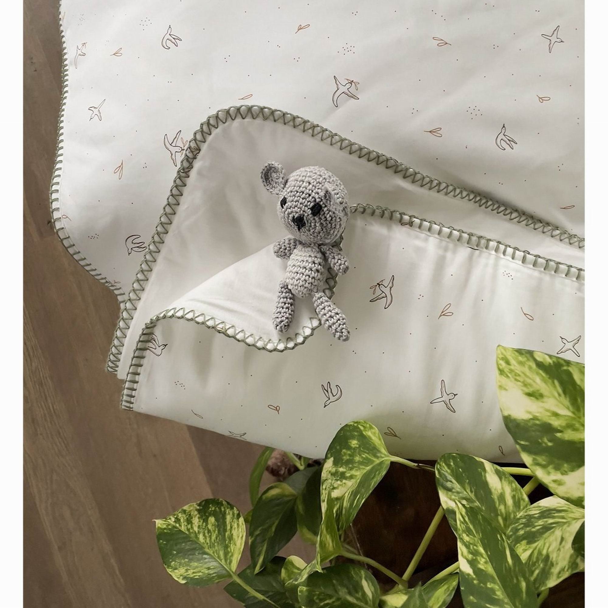 kadolis-quilted-baby-blanket-l-envol-e-cypress-green-baby-nursery-kado-couv75100envcyp-06