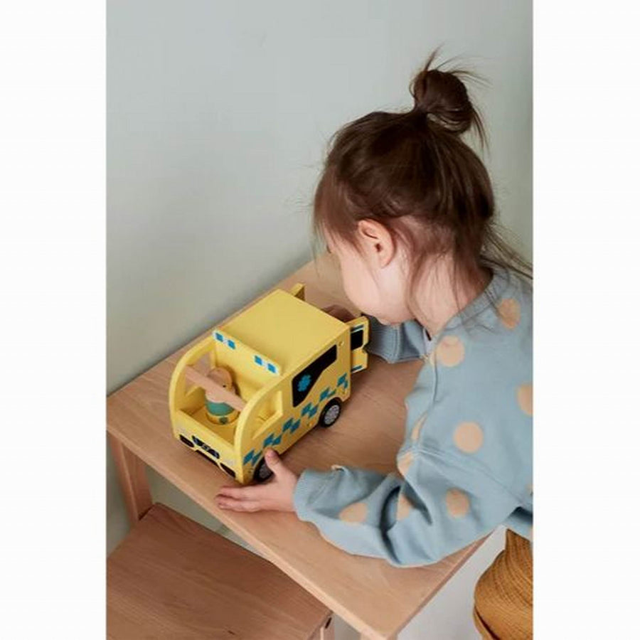 kids-concept-ambulance-aiden-play-toy-kidc-1000601-06