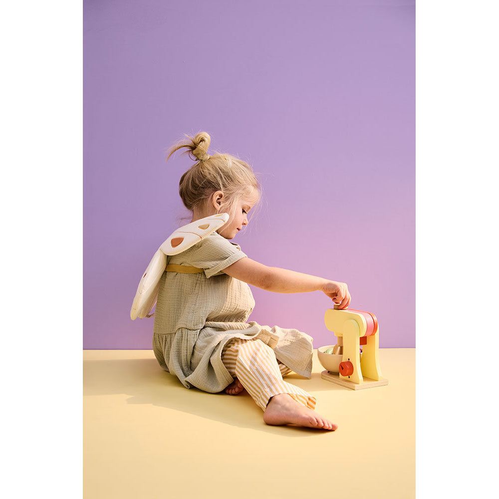 kids-concept-butterfly-white-dress-up