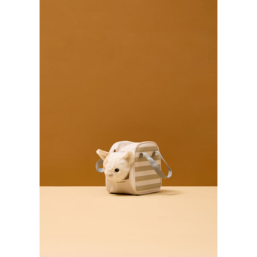 kids-concept-cat-and-carrier-bag