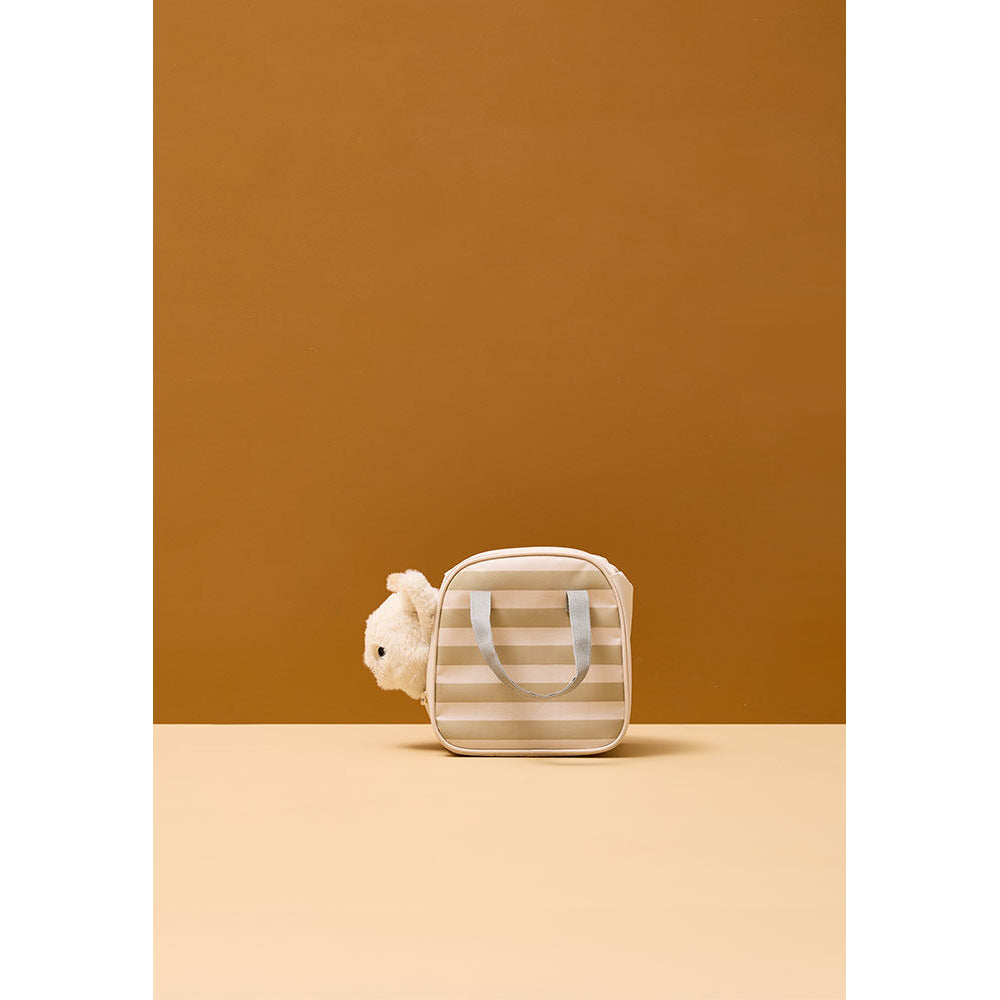 kids-concept-cat-and-carrier-bag