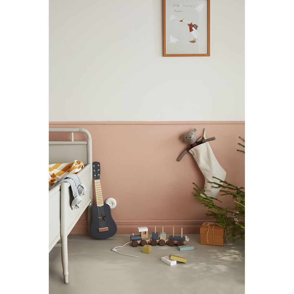 kids-concept-guitar-dark-grey
