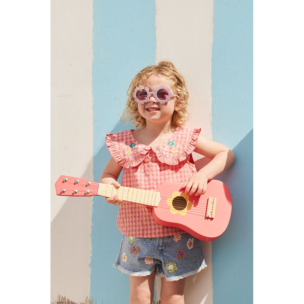 kids-concept-guitar-flower-pink