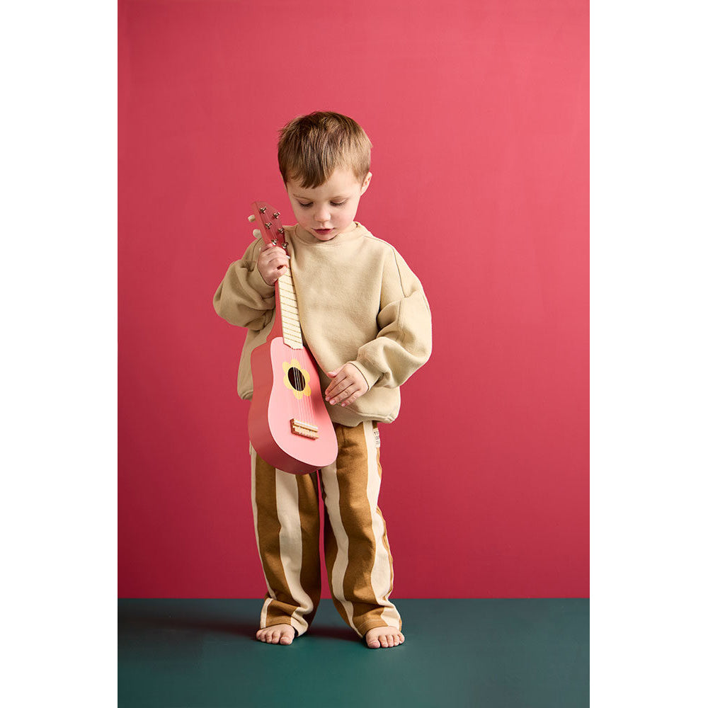 kids-concept-guitar-flower-pink