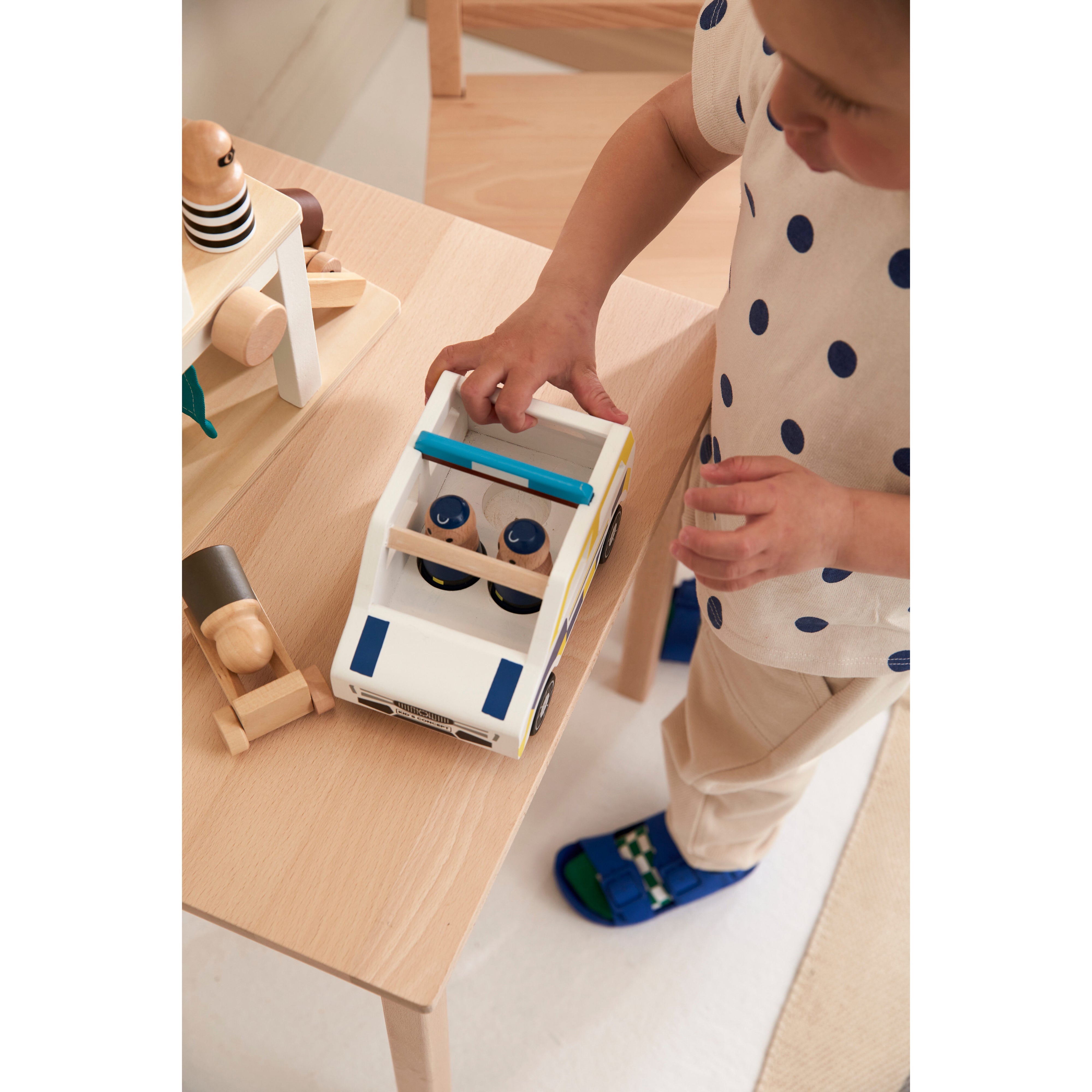 kids-concept-police-car-aiden-kidc-1000719