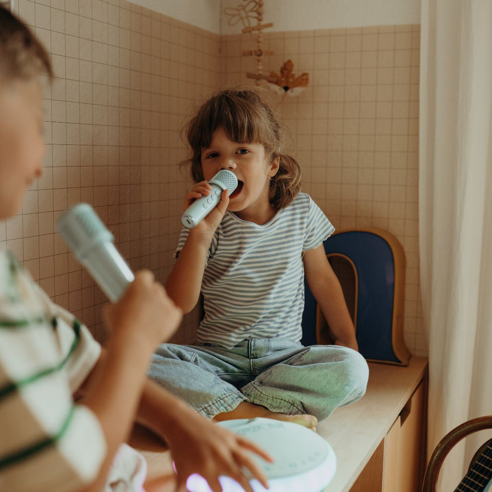 kidywolf-karaoke-speaker-with-2-microphones-kidw-kidykaraoke-gr