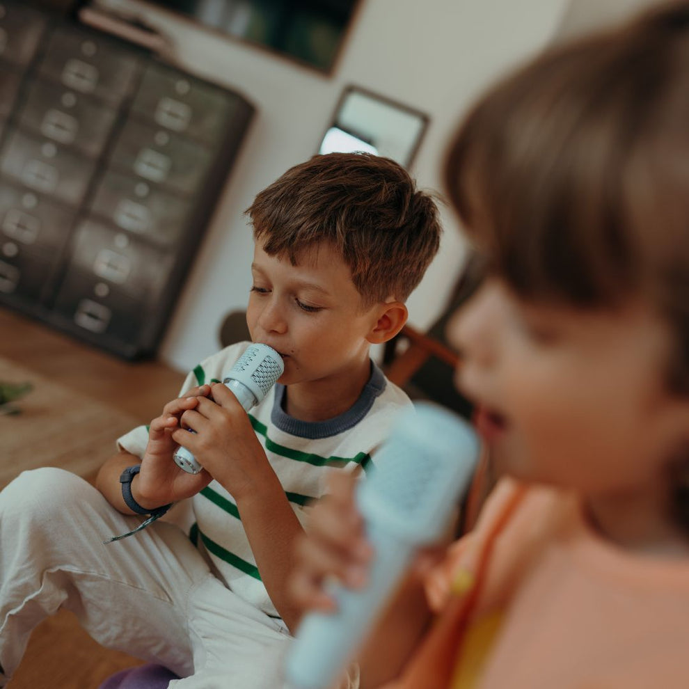 kidywolf-karaoke-speaker-with-2-microphones-kidw-kidykaraoke-gr