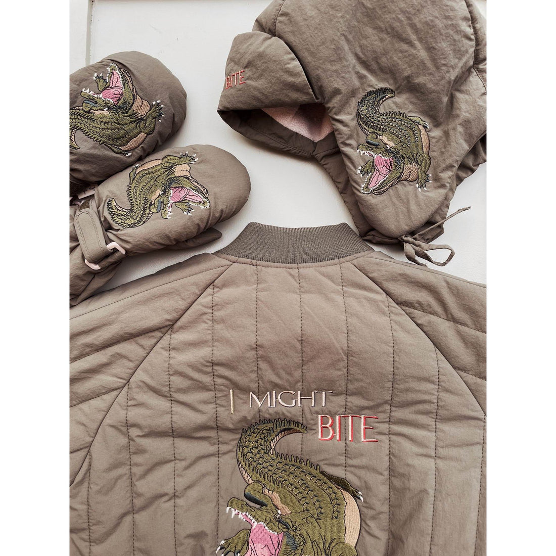 konges-sl-jd-juno-bomber-jacket-kalamata-clothing-wear-fashion-kong-w24ks101245-kala-2y-07