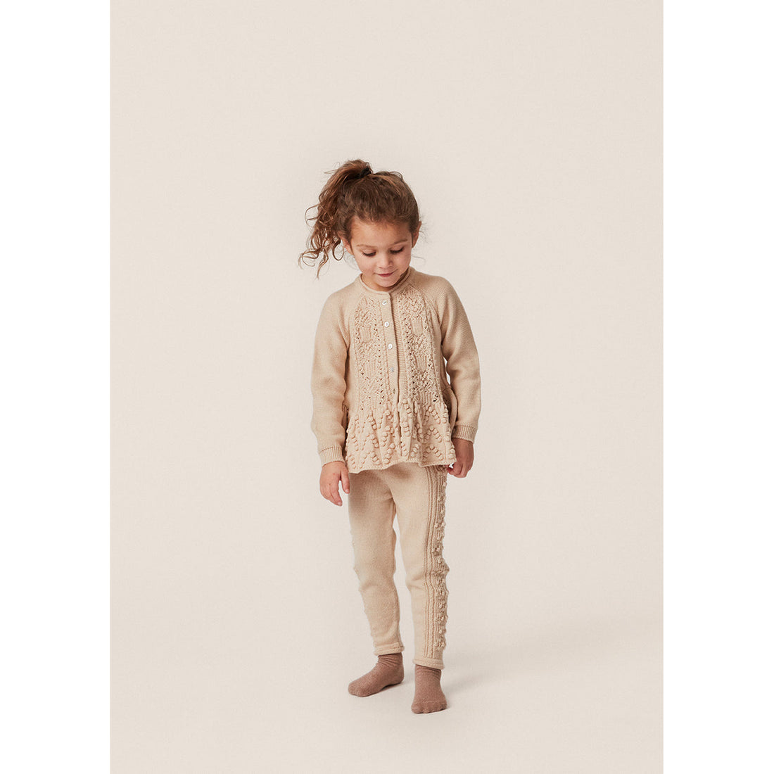 konges-sløjd-cabby-frill-cardigan-almond-milk-kong-w23ks5923-am-3y