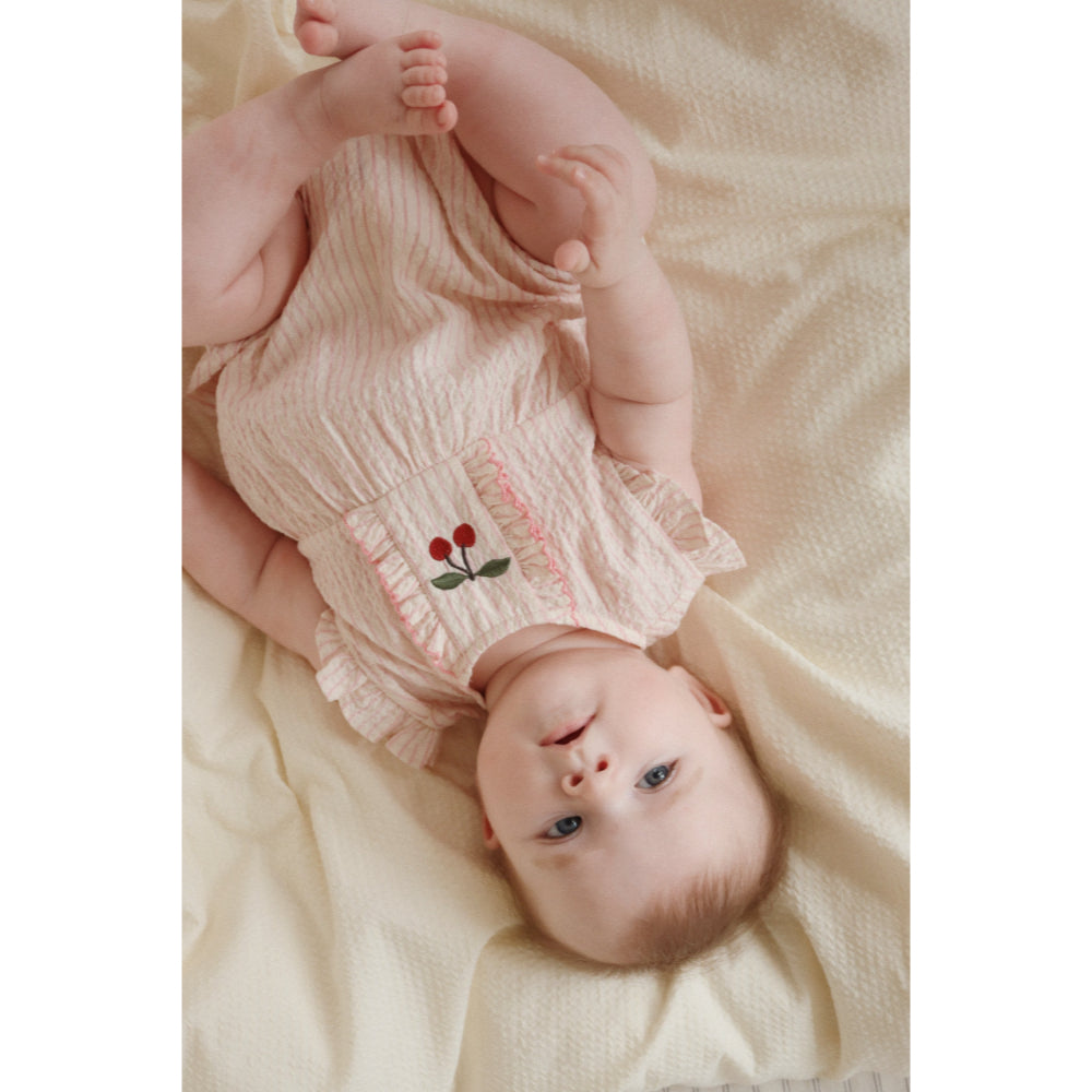 konges-sløjd-ellie-frill-romper-gots-peony-stripe-kong-s25ks103066-ps-3m