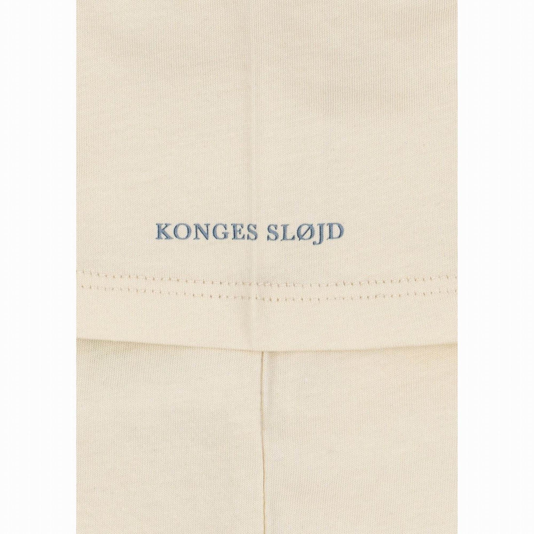 konges-slojd-famo-tee-gots-almond-milk-clothing-wear-fashion-kong-s26ks105370-alm-12m-04