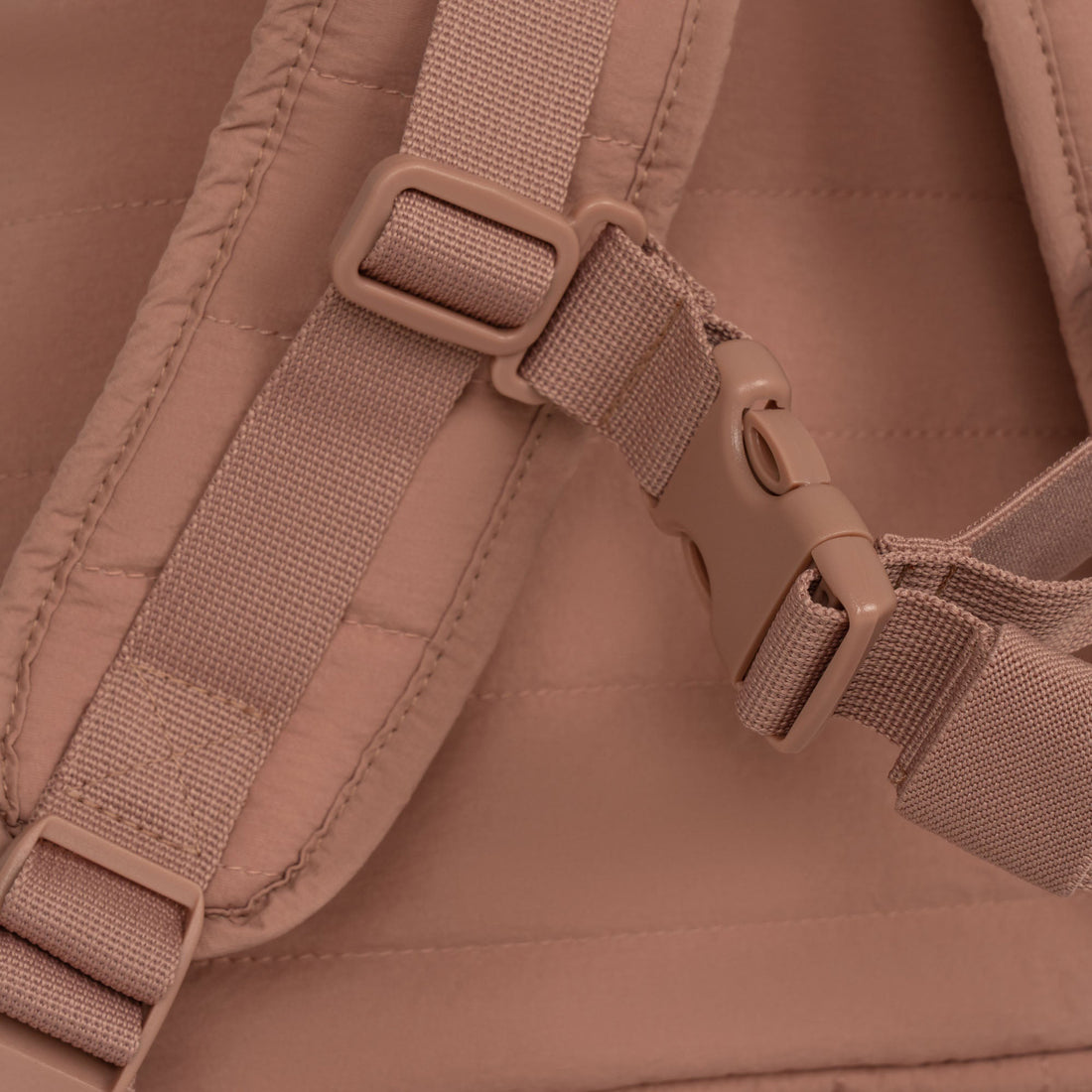 konges-slojd-juno-quilted-backpack-midi-cameo-brown-os-kong-s24ks100325-cb-os