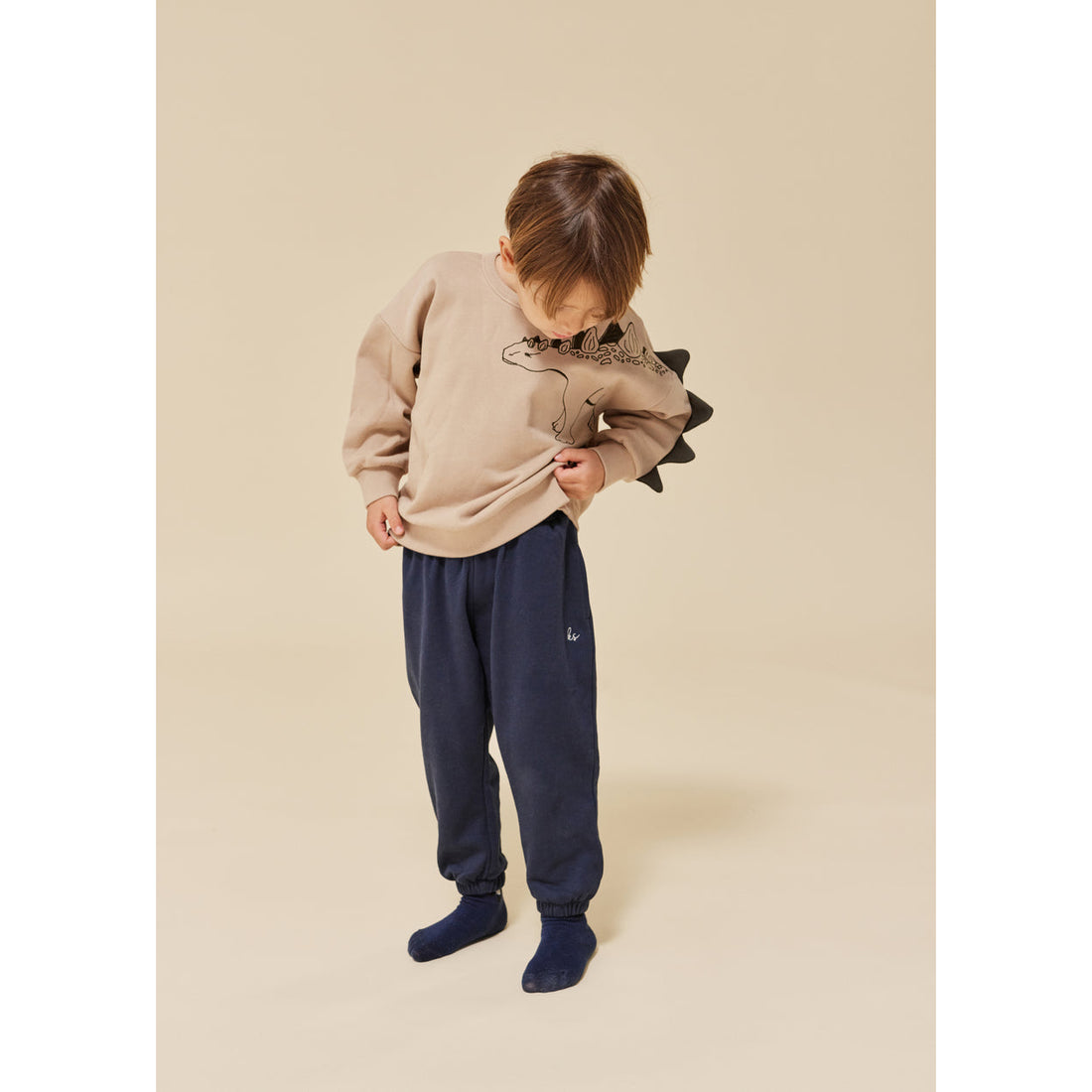 konges-sløjd-lou-animal-spike-dino-gots-oxford-tan-kong-w23ks6428-ot-2y