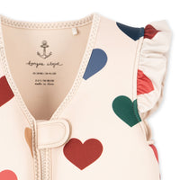 konges-sløjd-neoprene-float-vest-frill-bon-coeur-coloré-kong-s24ks100417-bcc-1-2y