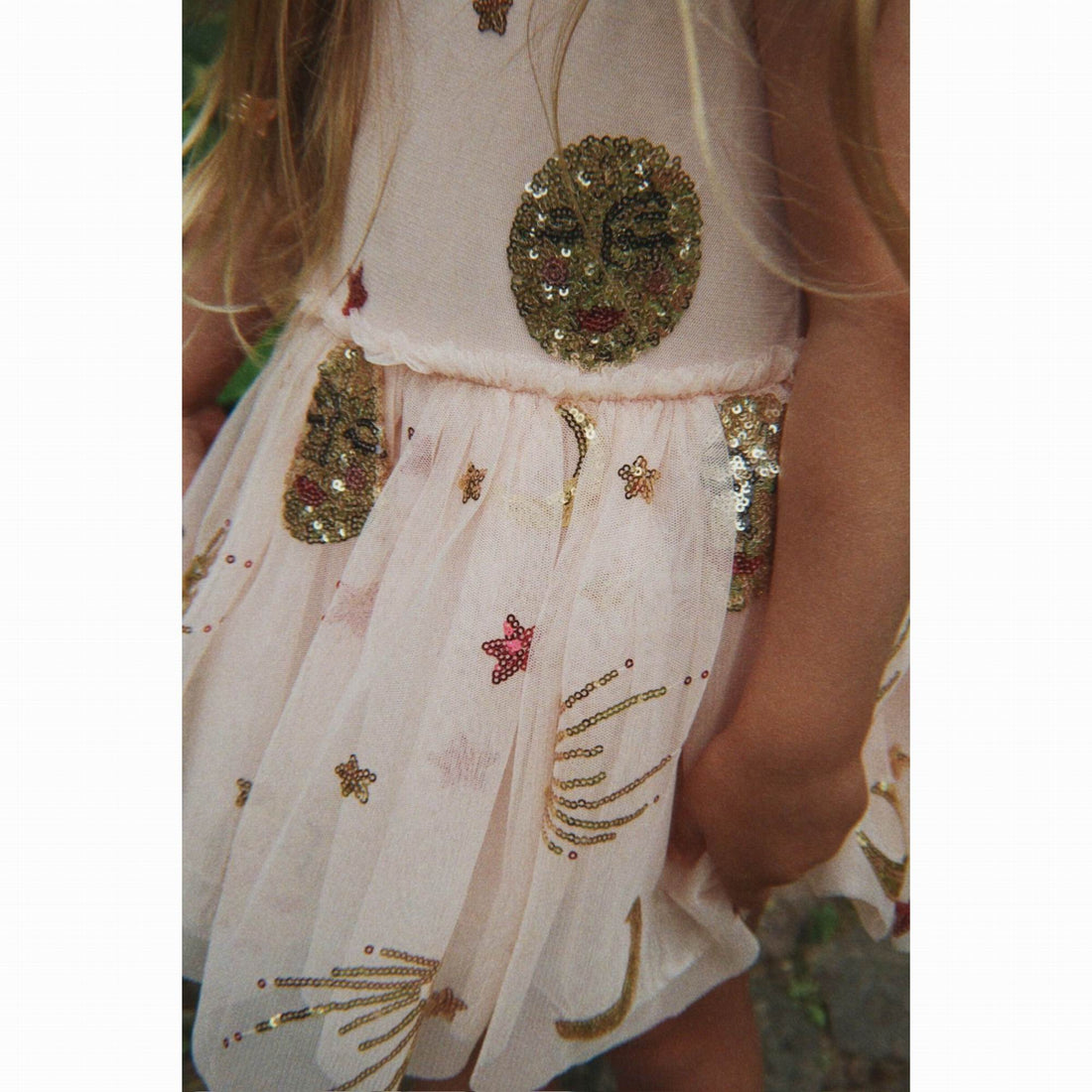 konges-slojd-odette-dress-estella-sequin-clothing-wear-fashion-kong-s26ks105509-esse-2y-08