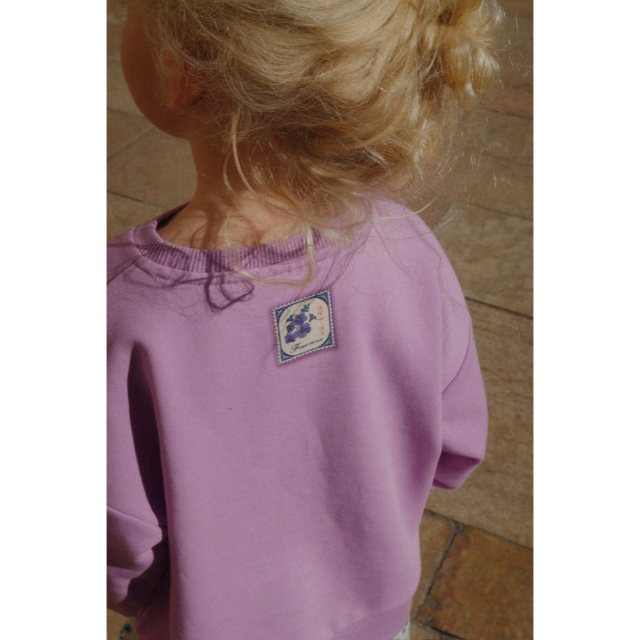 konges-slojd-rhw-x-ks-lettre-sweat-ocs-lupine-clothing-wear-fashion-kong-s25ks103611-lup-18m