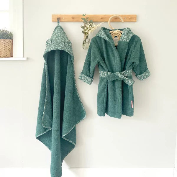 little-crevette-mahé-hooded-towel-75x75-cm-lcrv-aecb