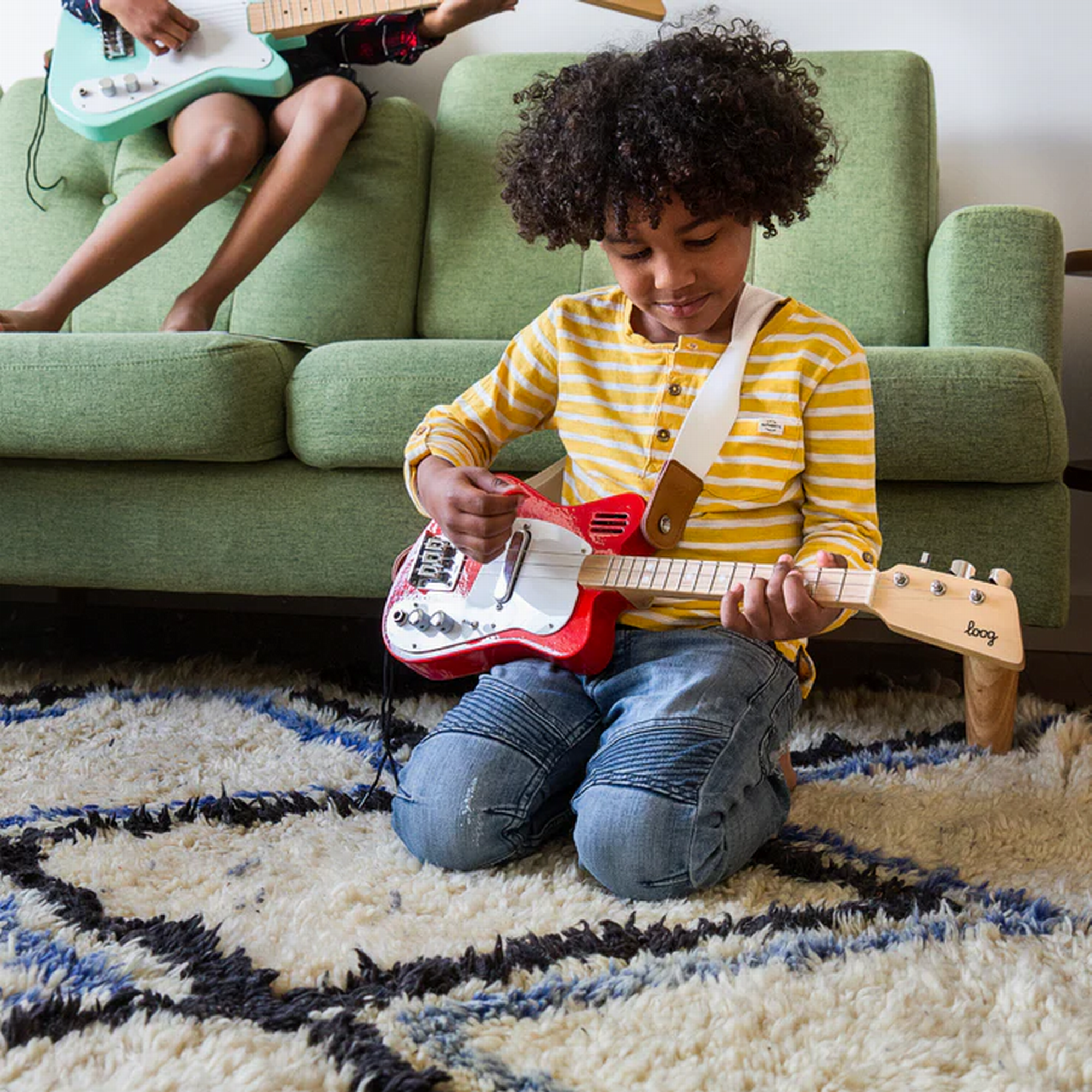 loog-pro-electric-pink-play-toy-loog-lgproem-06