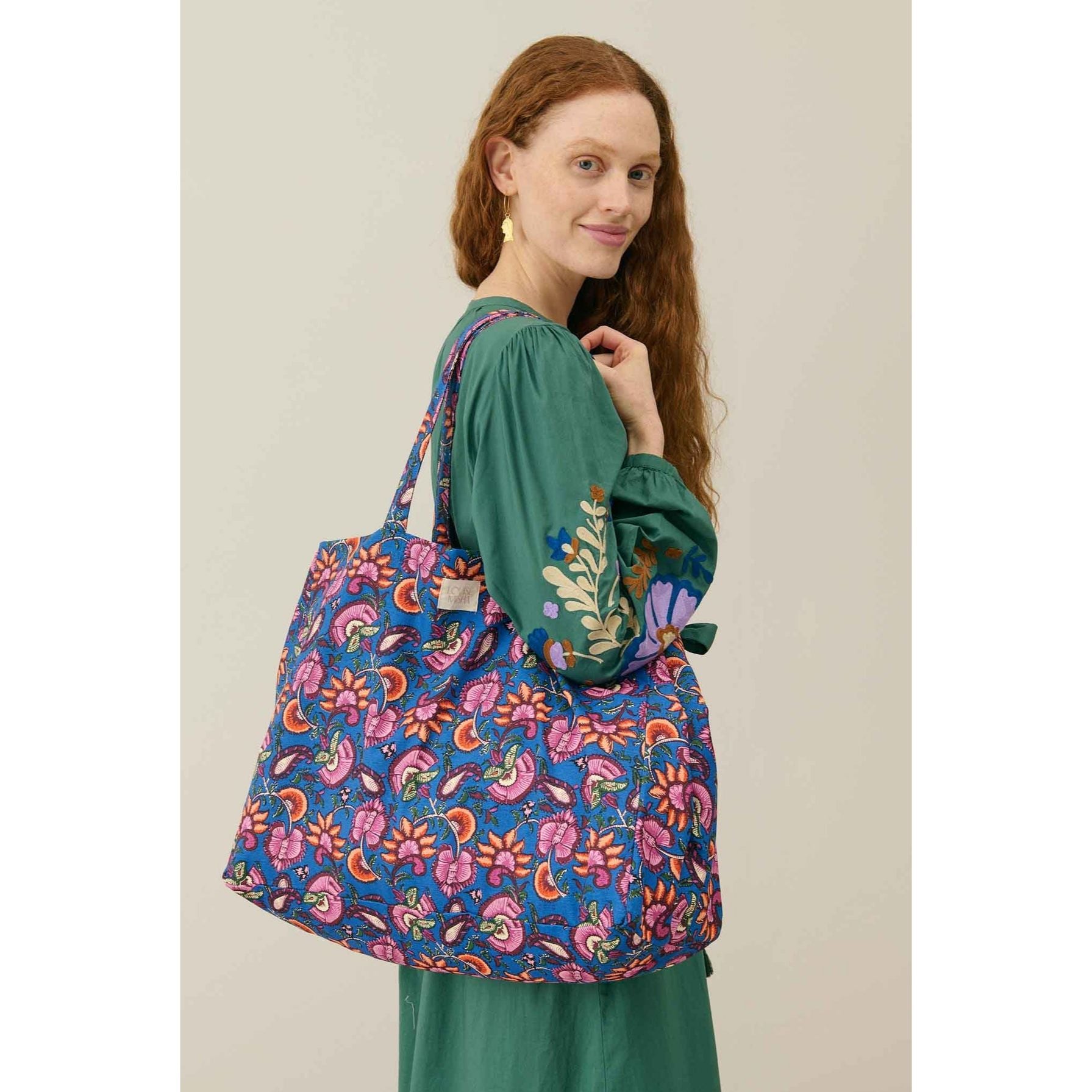 louise-misha-tote-bag-beverly-printed-duck-weave-blue-dolce-flowers-mish-s25t0203-bdf-s