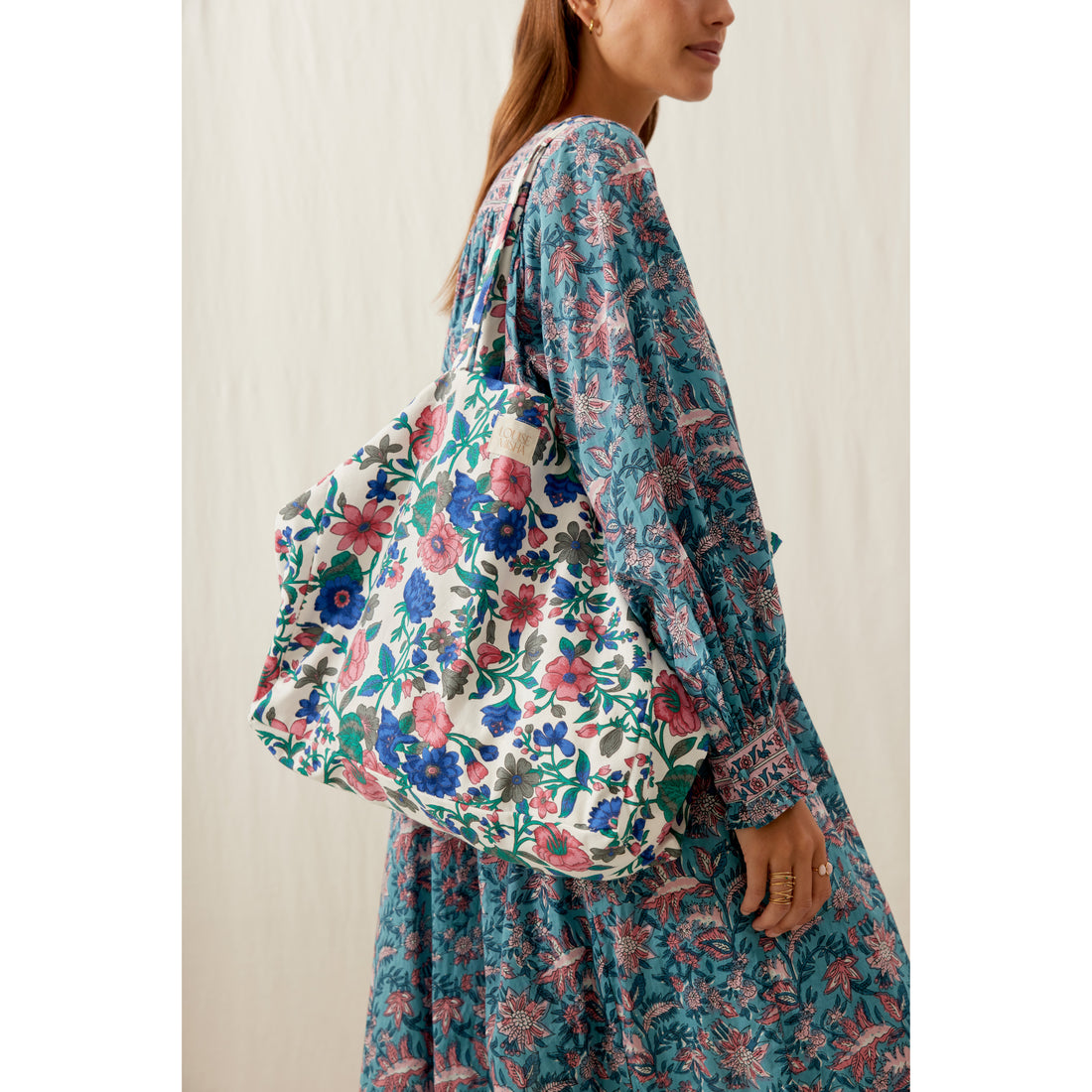 louise-misha-tote-bag-beverly-printed-organic-cotton-canvas-blue-summer-meadow-mish-s24t0318-bsm-s