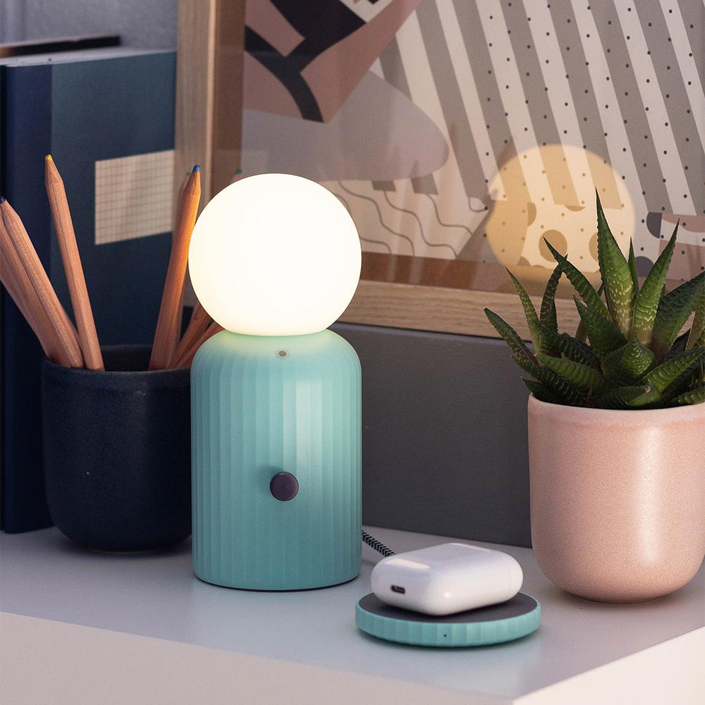lund-london-wireless-lamp-and-charger-mint-lund-7470
