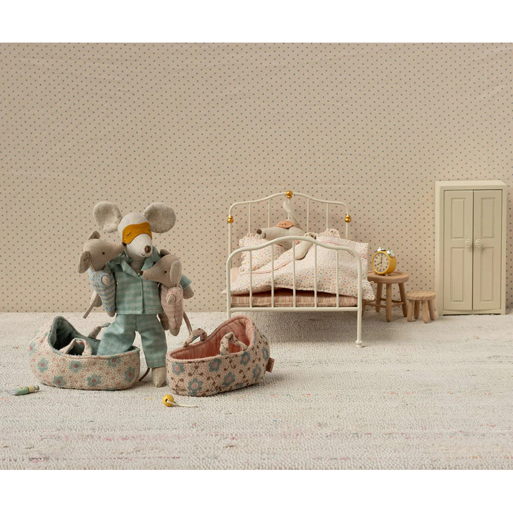 maileg-baby-mouse-in-carry-cot-blue-play-toy-mail-17500300