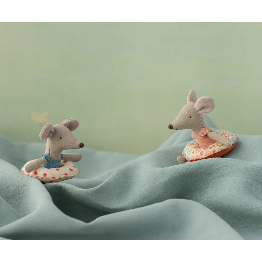 maileg-beach-mouse-with-float-little-sister-flower-mail-17510200