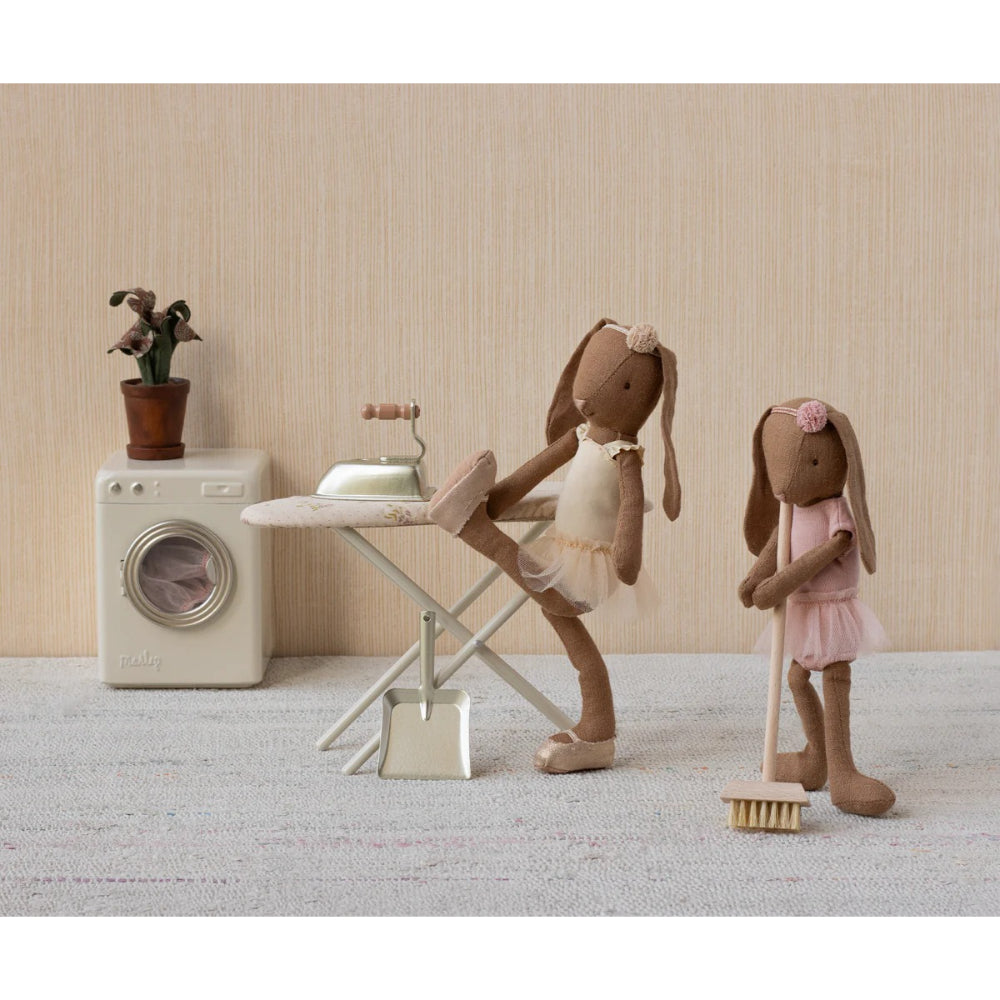 maileg-broom-set-miniature-mail-11511900