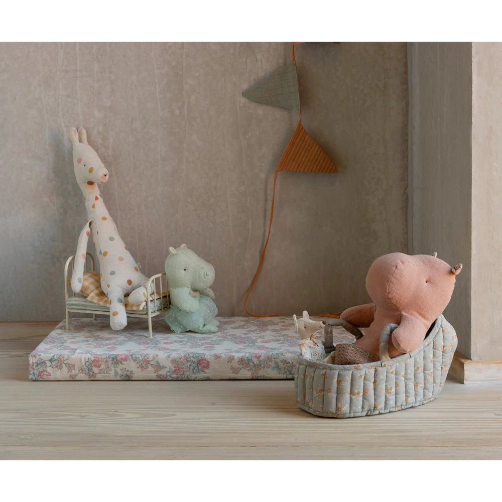 maileg-carry-cot-large-blue-mail-11540301