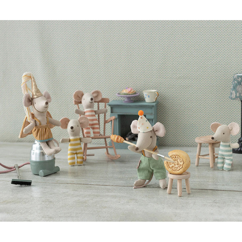 maileg-clown-clothes-in-suitcase-little-brother-mouse-play-toy-mail-17410300