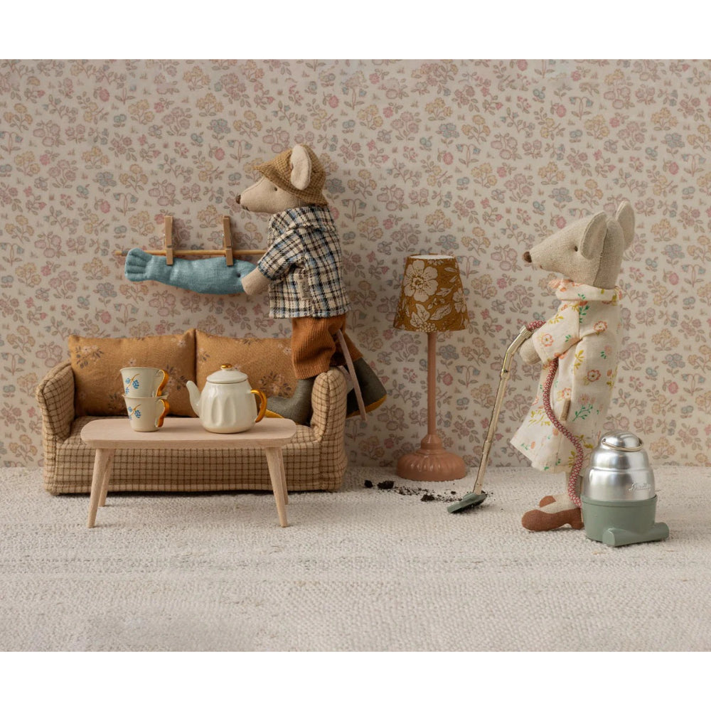 maileg-couch-mouse-mable-mail-11540600