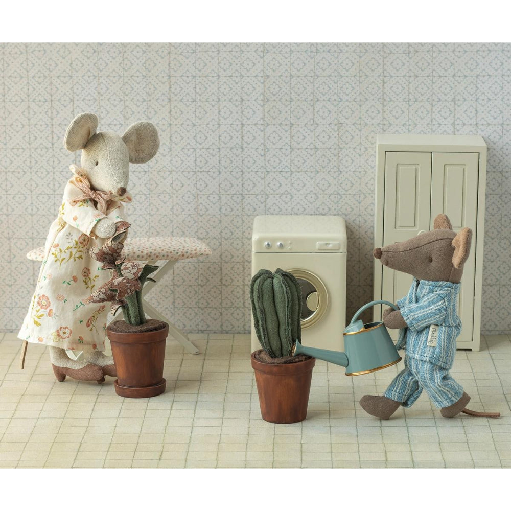 maileg-flower-pot-with-plant-miniature-mail-11530101