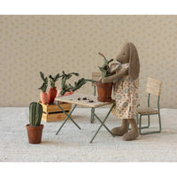 maileg-flower-pot-with-plant-miniature-mail-11530101