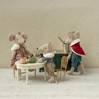 maileg-kitchen-mouse-dark-green-play-toy-mail-11311401
